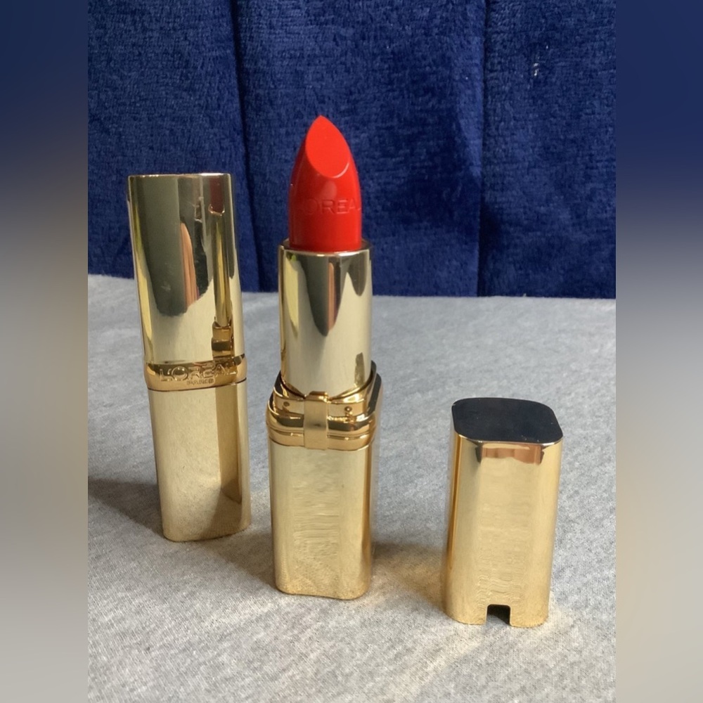 L'Oreal Paris Colour Riche Original Satin Lipstick 125 Maison Marais pack of 2